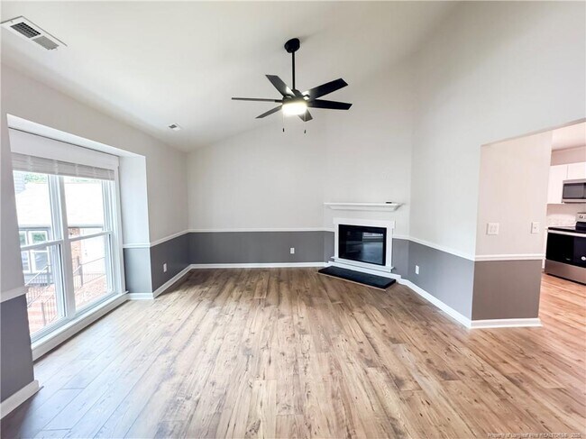 Building Photo - 535 Coronation Dr
