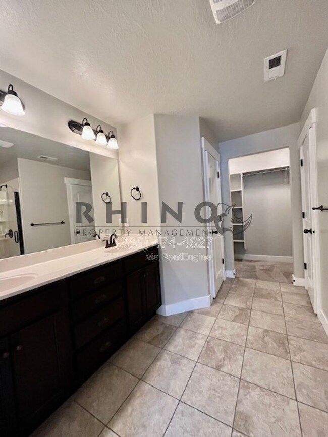 Building Photo - 53 N 2000 W