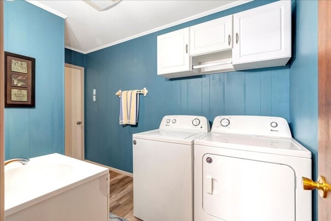 Building Photo - Welcome to Your Lake Gaston Getaway!