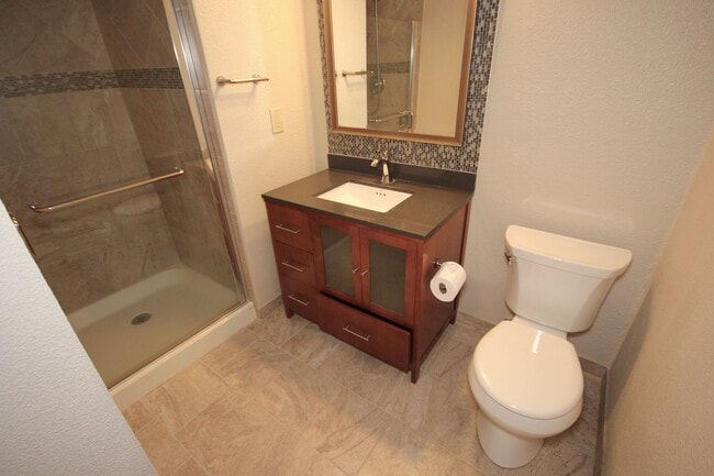 Building Photo - Large Redondo Condo with Waterfront View!