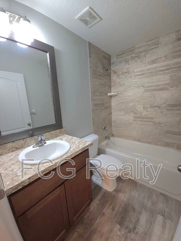 Building Photo - 9383 N Peachtree Way