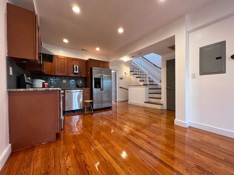 Building Photo - 2 Mount Pleasant Pl