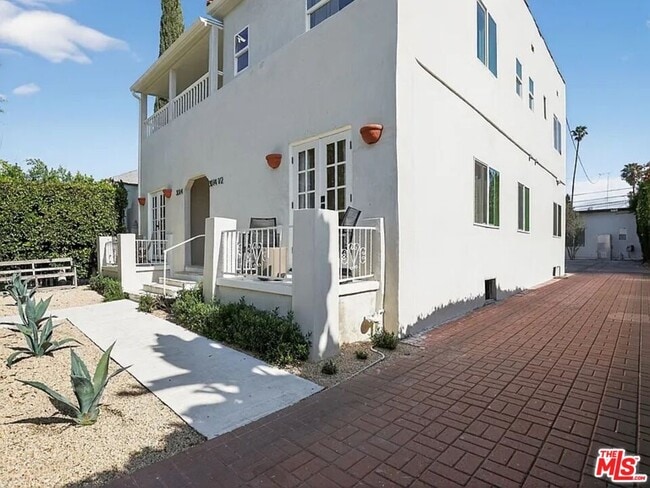 Building Photo - 3014 9th Ave