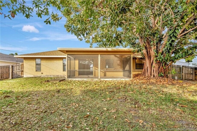 Building Photo - 252 NW Lincoln Ave