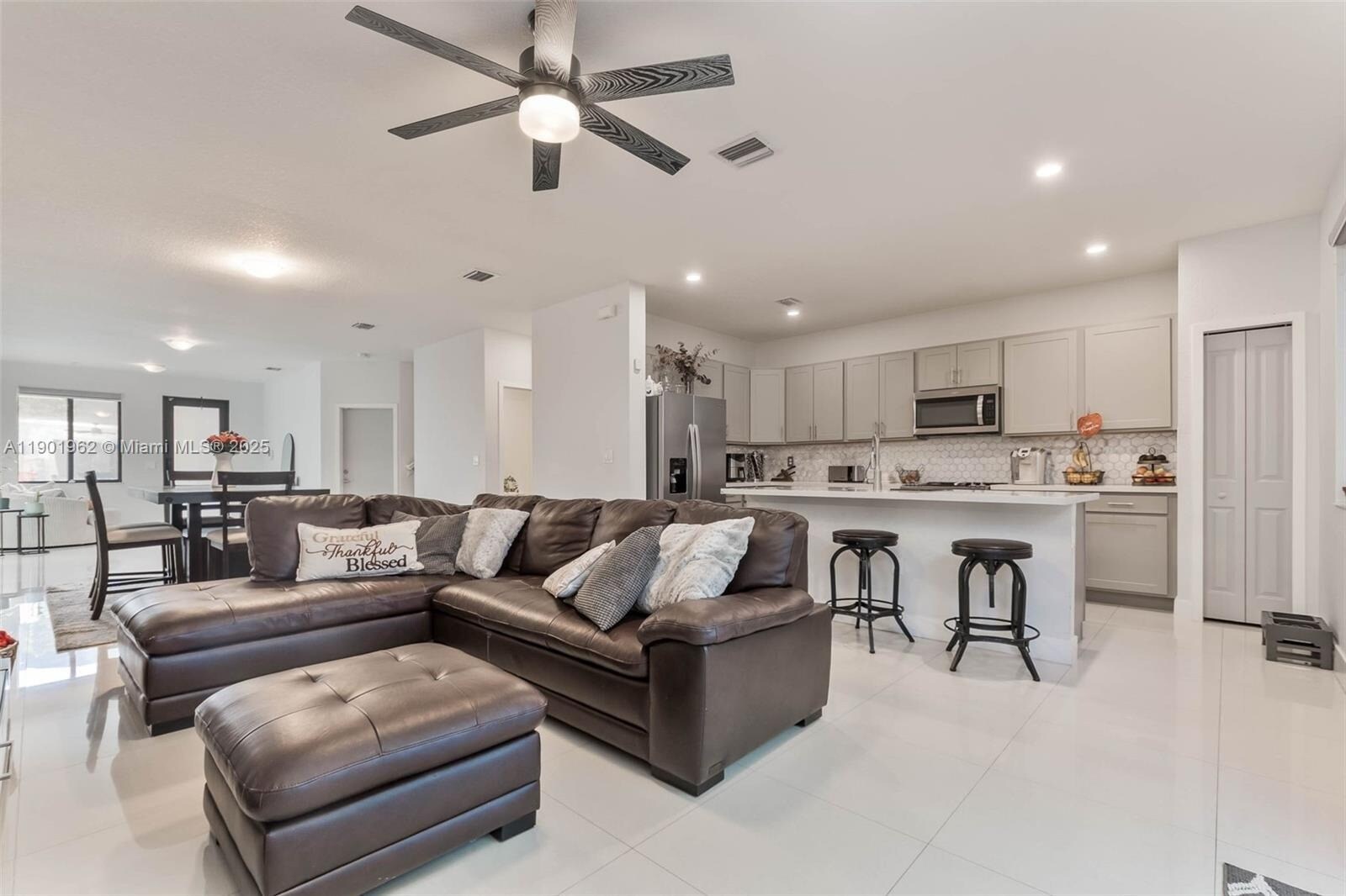 Building Photo - 2430 SW 145th Pl