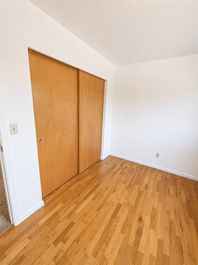 Building Photo - 932 Avenue B