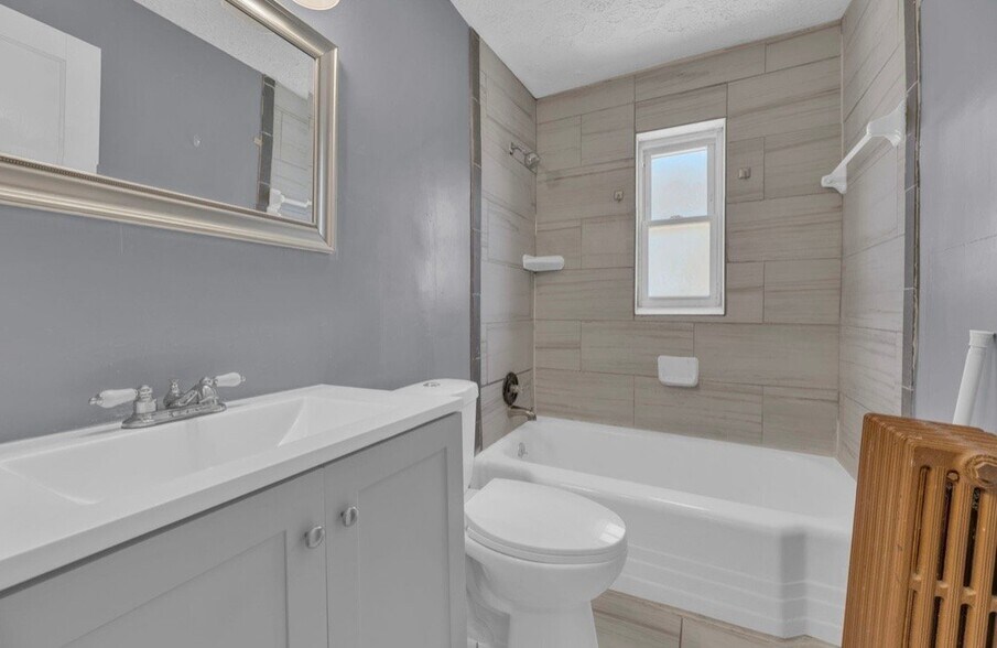 Building Photo - 1631 Summit Rd