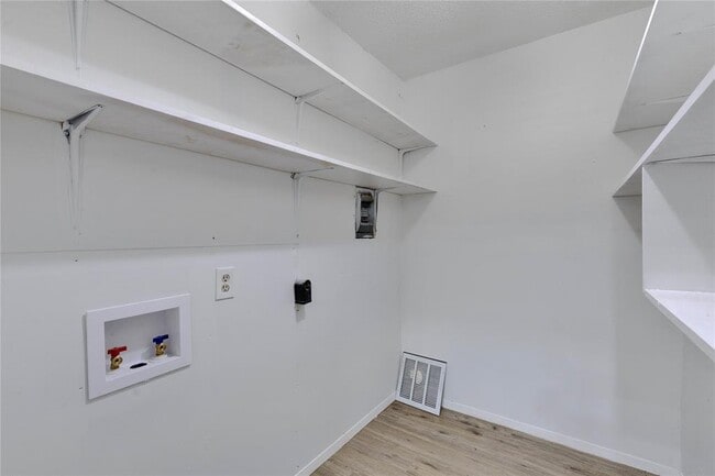 Building Photo - 4504 Little Hill Cir