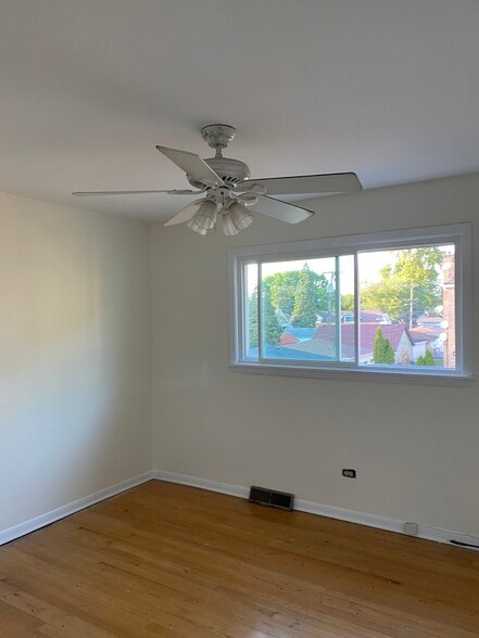 Building Photo - 3734 Ridgeland Ave