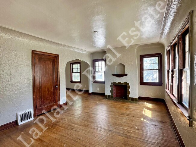 Building Photo - 2019 Kensington Rd