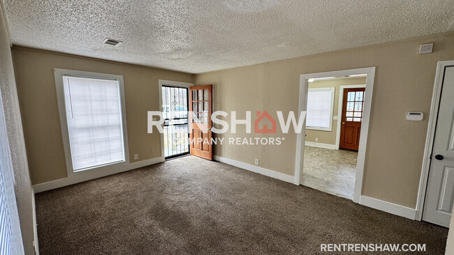 Building Photo - 822 Eyers Rd