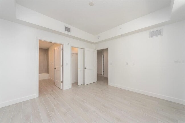 Building Photo - 125 Island Way