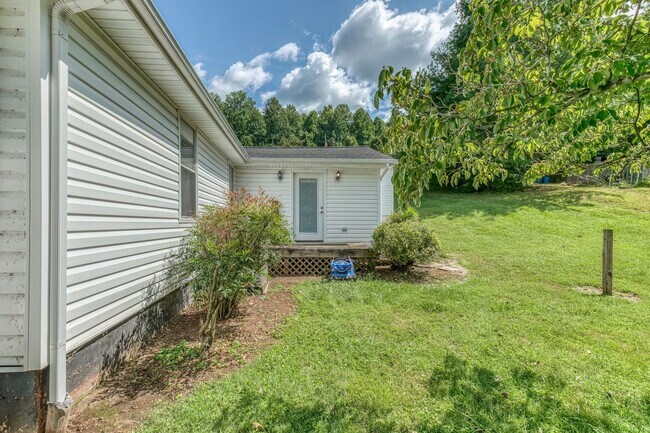 Building Photo - 222 Hulen Ave