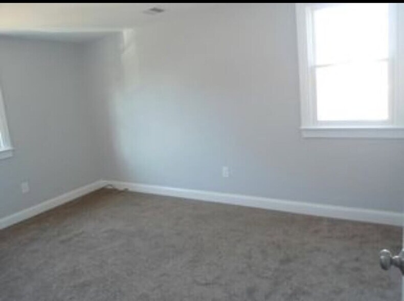 Building Photo - 278 Ware St