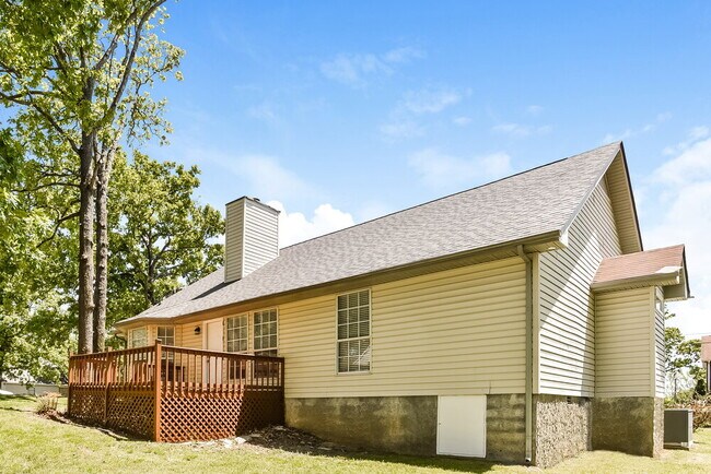 Building Photo - 6009 Legend Dr