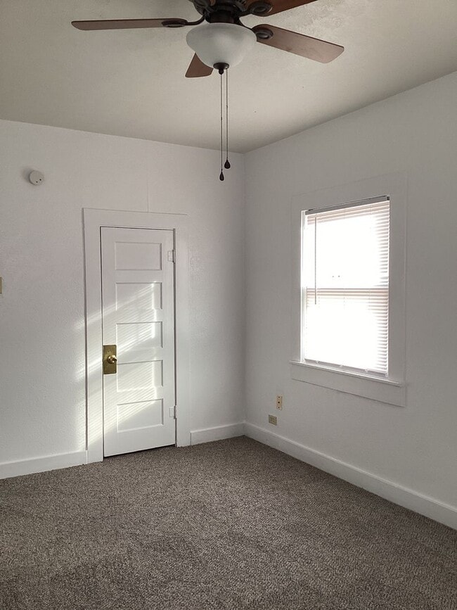 Building Photo - Freshly painted rooms in cute 2 bedroom home on quiet street!  Pets welcome!
