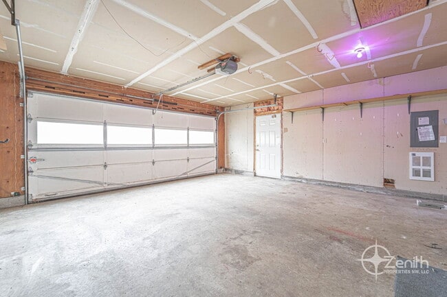 Building Photo - 17403 NE 3rd St