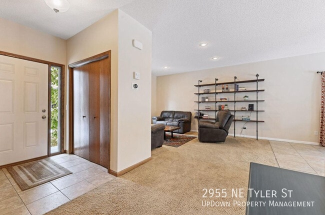 Building Photo - 2955 NE Tyler St