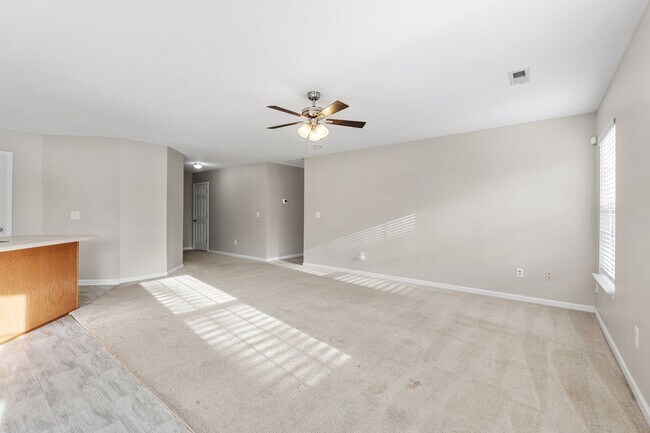 Building Photo - Spacious 4 BR, 2.5 BA, Master BR on Main, Conveniently Located Between Greenville and Spartanburg