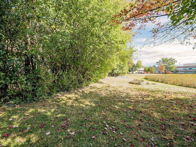 Building Photo - Fully Upgraded 3-Bed Farmington Hills Home!
