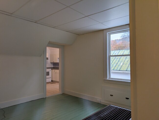 Building Photo - 315 US-5