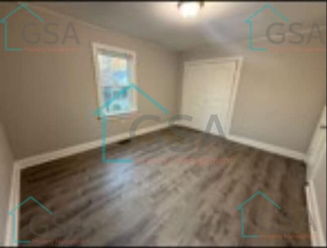 Building Photo - 2 Bedroom 1 Bath Available!