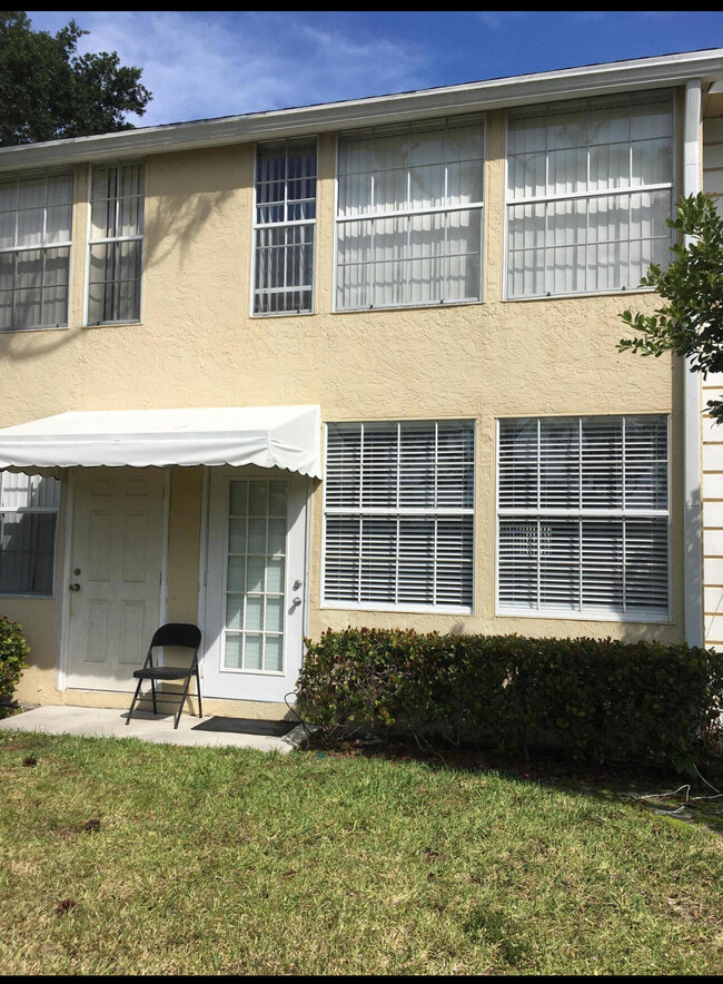 Building Photo - 803 Palm Beach Trace Dr