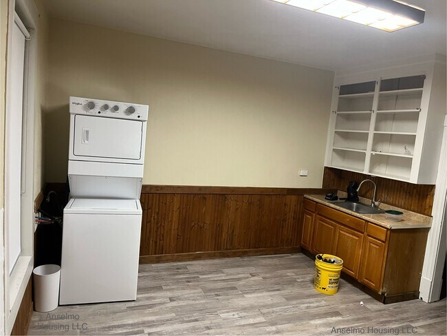 Building Photo - 508 Jasper St