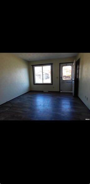 Building Photo - 737 9th St