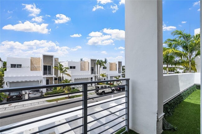 Building Photo - 10330 NW 68th St