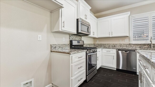 Building Photo - 1875 Verrazona Dr