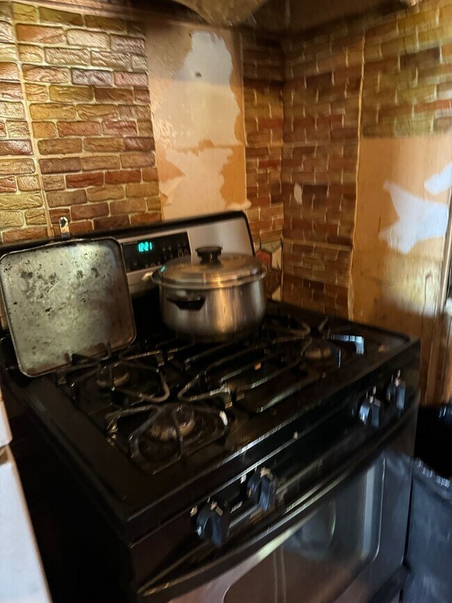 Building Photo - La Habra Duplex