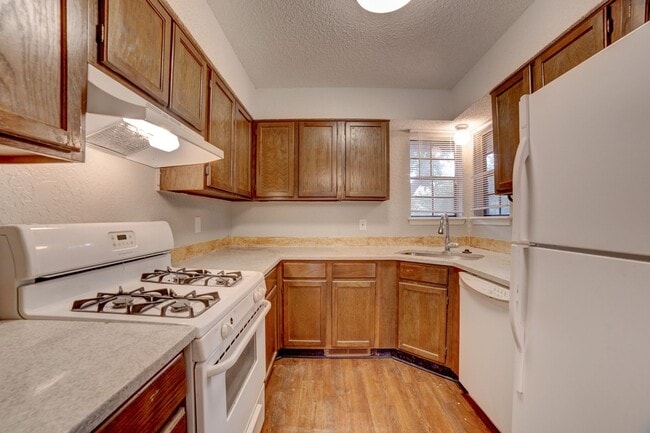 Building Photo - PETS NOT ALLOWED - Newly renovated duplex unit in the heart of midtown Tulsa