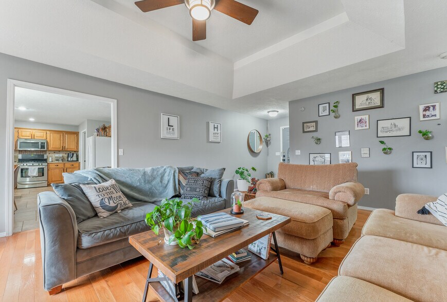 Living room - 3668 W El Castile St