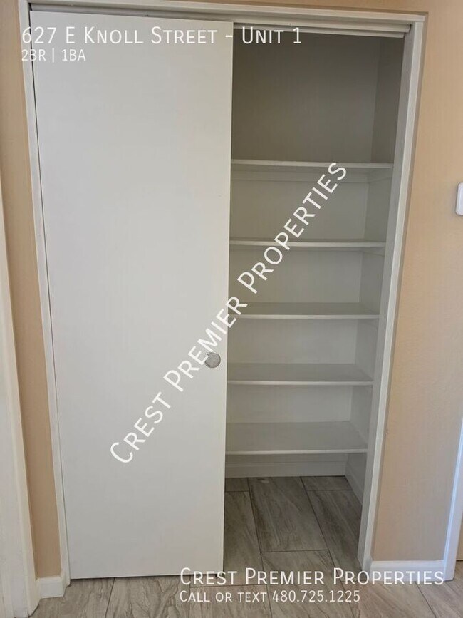 Building Photo - 627 E Knoll St