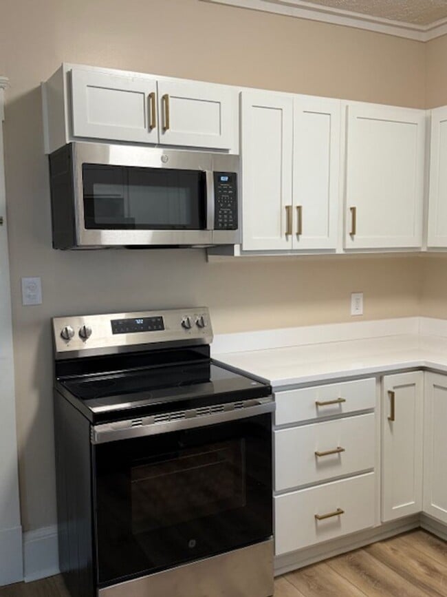 Building Photo - One Bedroom Duplex ( first floor)  $1160