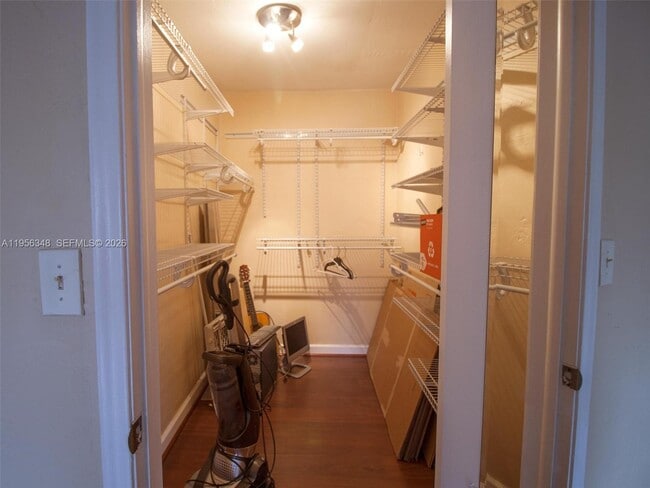 Building Photo - 13901 SW 90th Ave