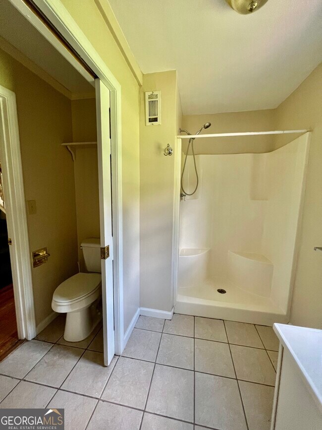 Building Photo - 112 Cherry Ln