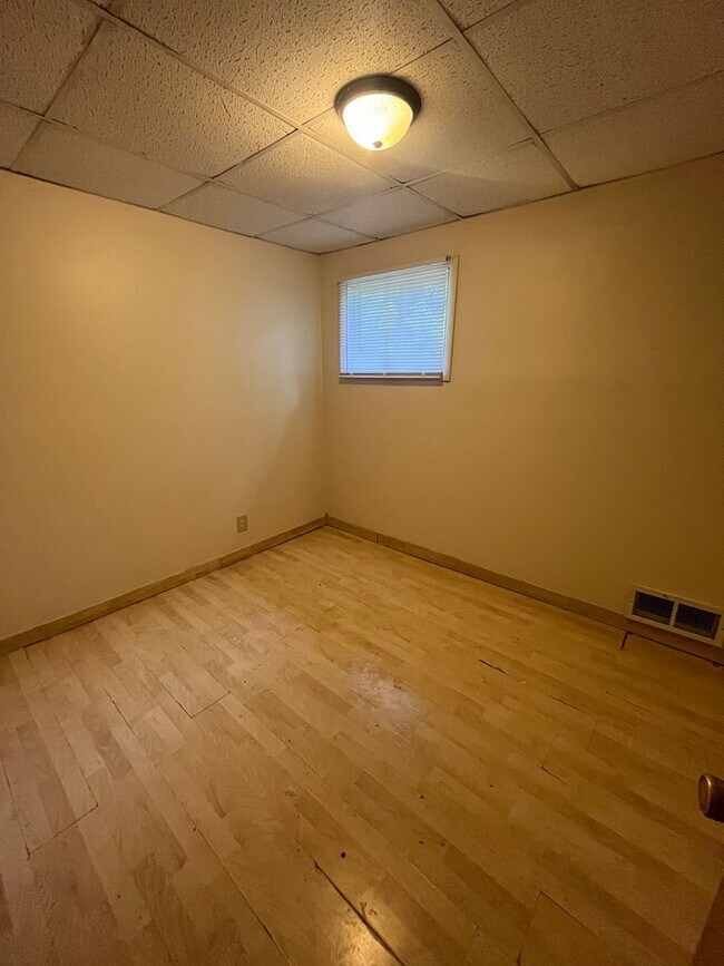 Building Photo - 3 bedroom home in Rockford