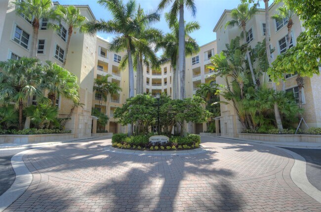 Building Photo - 707 Crandon Blvd