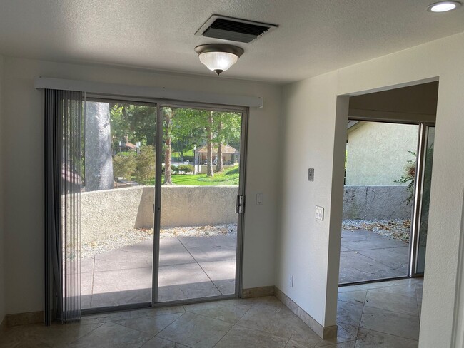 Building Photo - Nice Two Bedroom Condo