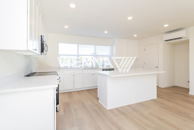 Building Photo - 7998 Quiet Knolls Dr