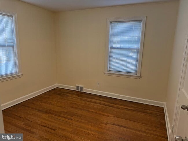 Building Photo - 604 Fallon Ave