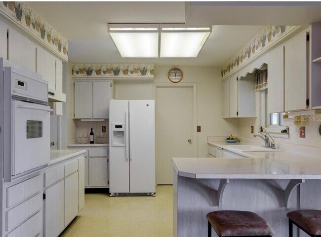 Building Photo - 1411 N Pebble Beach Blvd