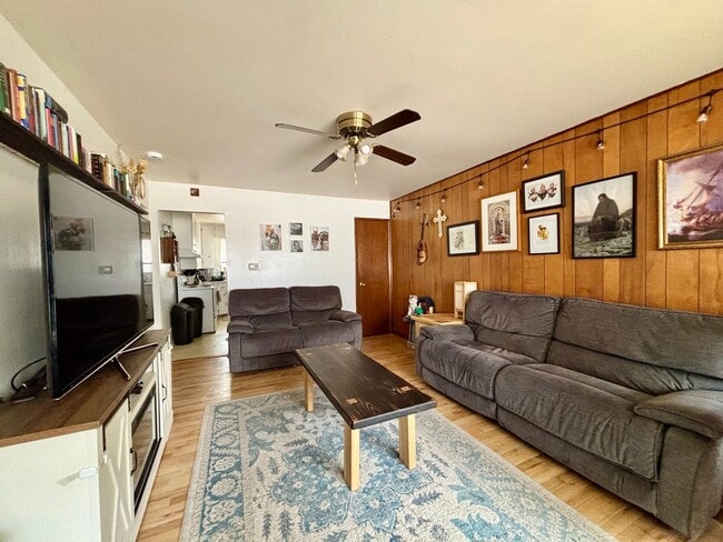 Building Photo - Wonderful 2-Bed, 1-Bath Duplex Unit in Fort Collins, CO!