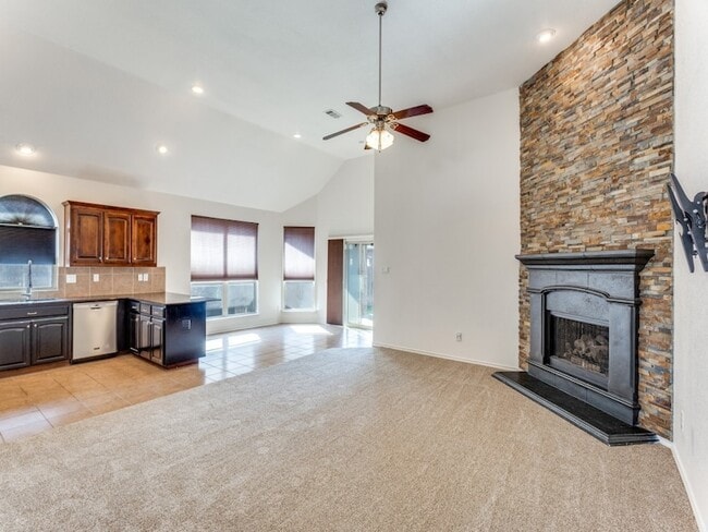 Building Photo - 2213 Laurel Forest Dr