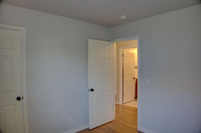 Building Photo - Coming Soon! 3 bed/2 bath!