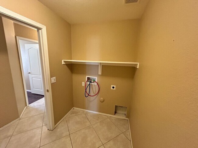 Building Photo - ? Large 4Bdm 3Ba Avondale Home *NO* Carpet ?