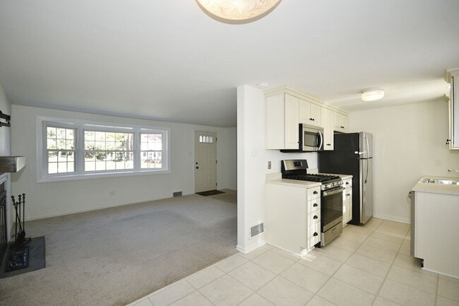 Building Photo - Charming 3-Bedroom/2-Bathroom Home in White Hall