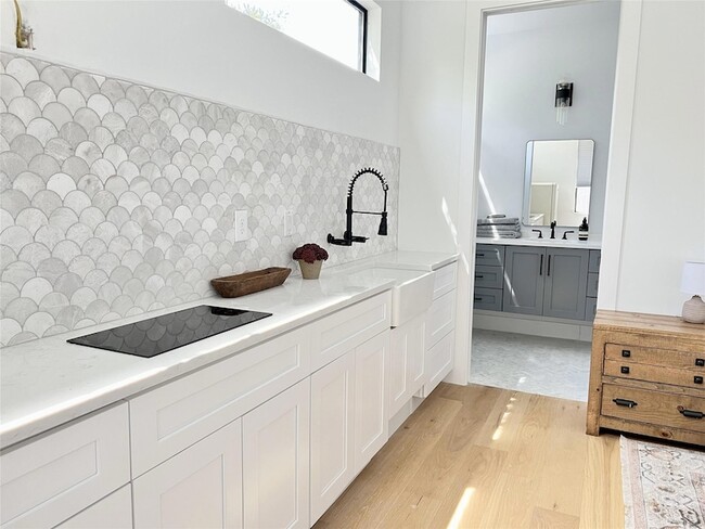 Building Photo - 7809 Mullen Dr